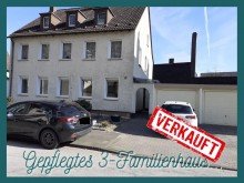  ++ VERKAUFT ++ Gepflegtes 3-Familienhaus mit 5 Garagen! 
Erdgeschoss ist frei f�r Selbstnutzer!